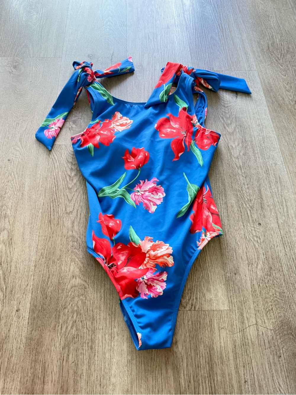hutch delfina blue & red flower print bow tie one piece swimwear bikini small